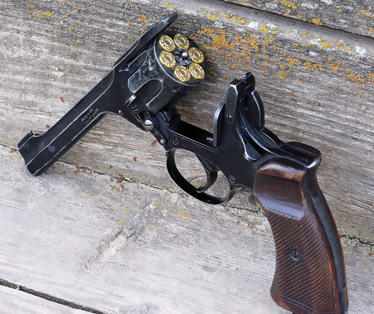 The Enfield No.2 Mk I revolver features a top-break-style frame and action. However, it is stronger than small top-break U.S. produced black-powder era revolvers.